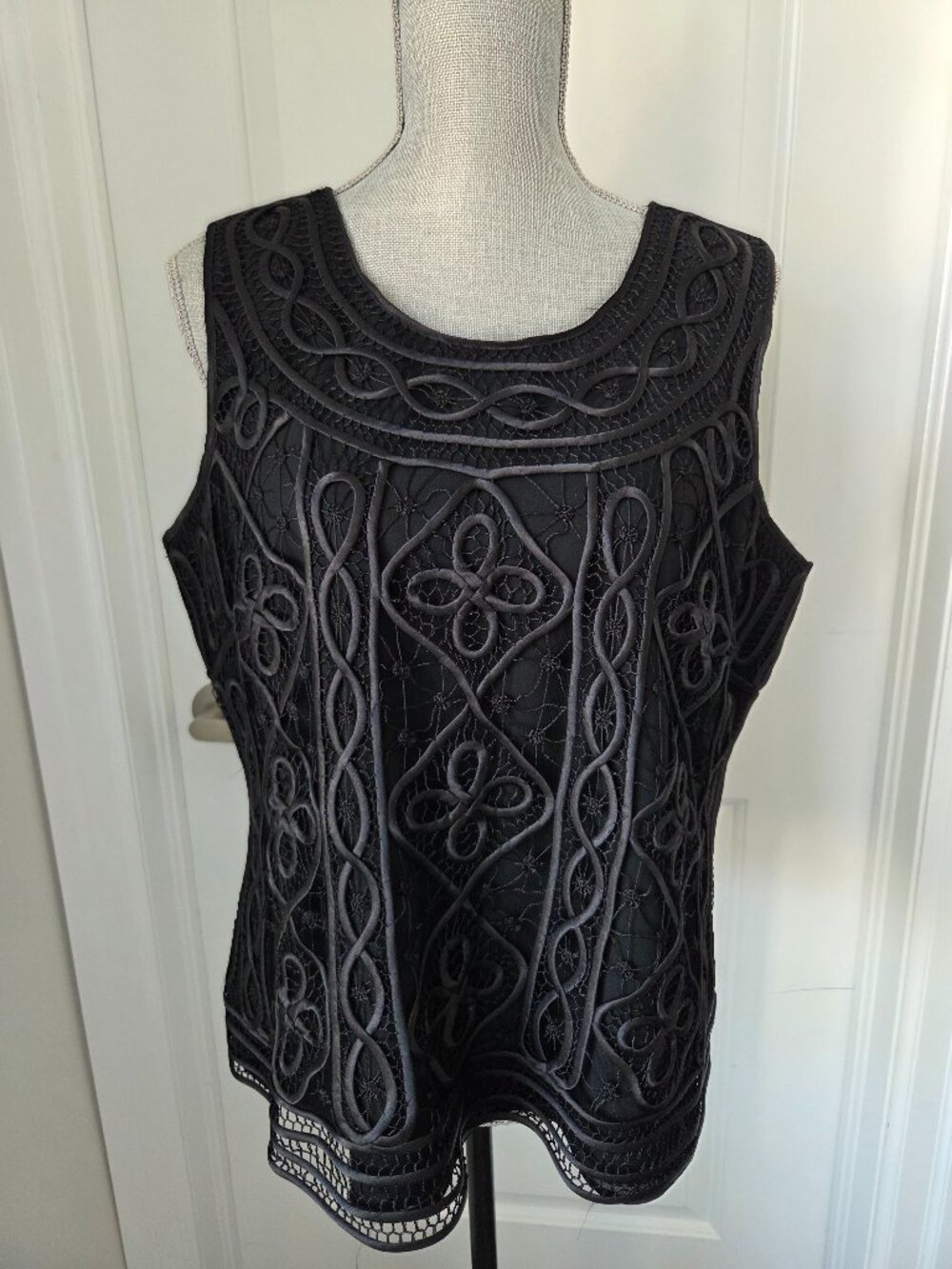 Black applique lace tank top party layering feminine size 16